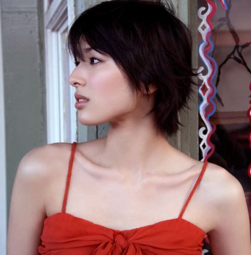 《新時代の美人基準》 とSNSで “名指し” された、実力派の若手女優（23）…　もはや美人に “あご” は要らない？　令和の「あご不要論」とは