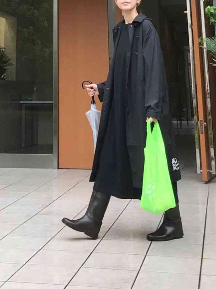 雨の日の通勤服