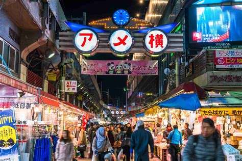 アメ横周辺で「路上営業の一斉摘発」歩行者の通行妨げる飲食店も 半年で1500件近く指導や警告も改善せず