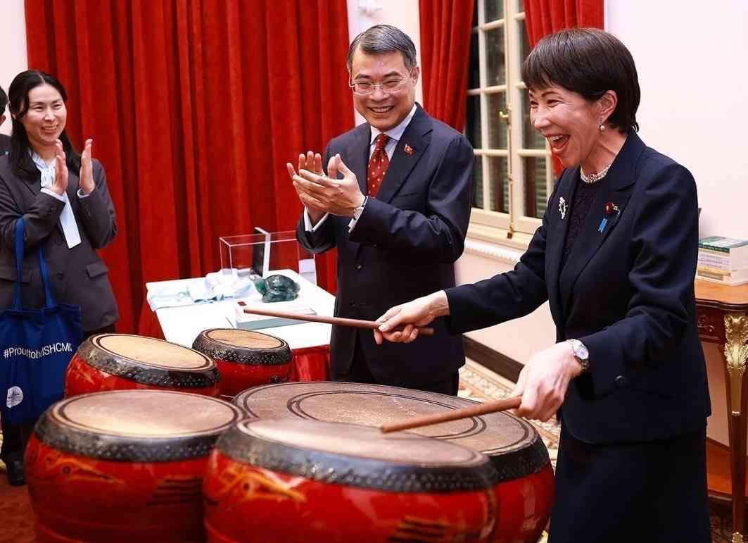 高市首相、韓国・ベトナムに続いて対オーストラリアでも「音楽外交」　「特徴的すぎる」署名は波紋