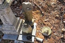 北海道・囚人墓標が58基なぎ倒される事件が発生　お盆までに再建へ　防犯カメラも設置　地元は憤り