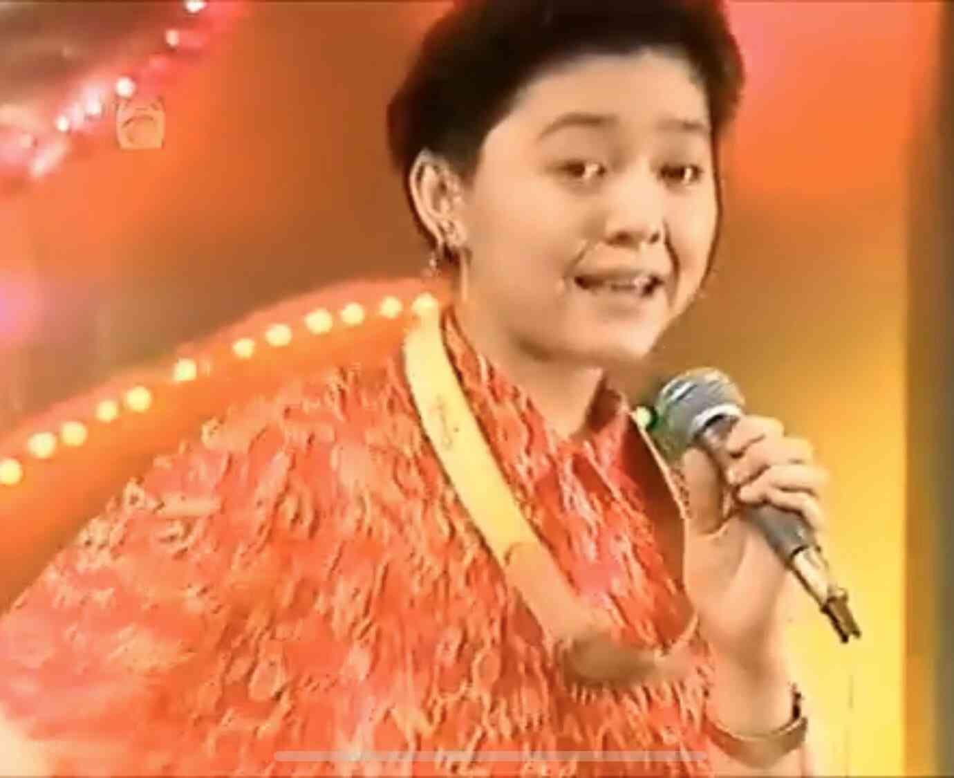 背が高くて細い子ども