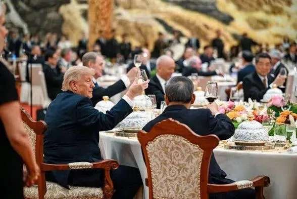 「中国で受け取ったすべての物品捨てろ」…米領空進入前にごみ箱へ直行