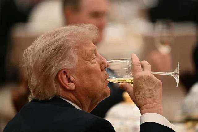 「中国で受け取ったすべての物品捨てろ」…米領空進入前にごみ箱へ直行