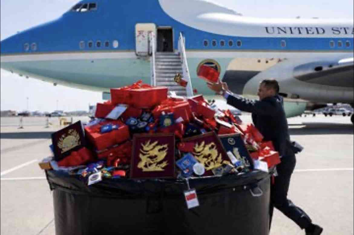 「中国で受け取ったすべての物品捨てろ」…米領空進入前にごみ箱へ直行