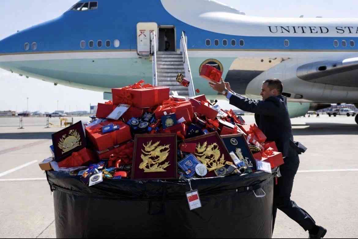 「中国で受け取ったすべての物品捨てろ」…米領空進入前にごみ箱へ直行