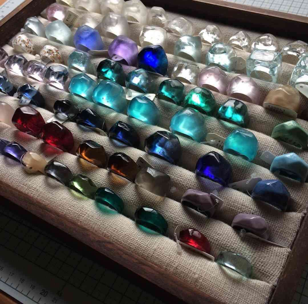 ガラス細工の物を貼るトピ