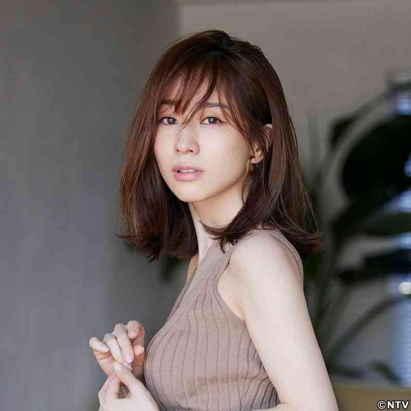 田中みな実、“ライラックメイク” にファン賛否…濃いシャドウにリップで漂う “平成感” が「よさ半減」との声も