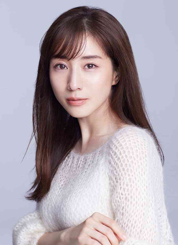 田中みな実、“ライラックメイク” にファン賛否…濃いシャドウにリップで漂う “平成感” が「よさ半減」との声も