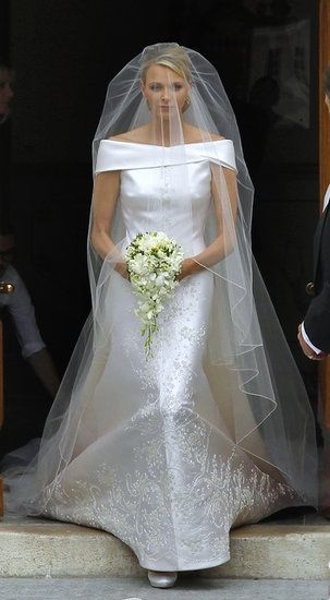 シャルレーヌ妃の優雅なドレス