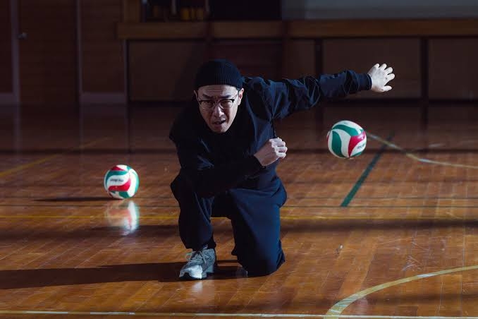 体育館の天井にボールが挟まってた世代集合ｗ