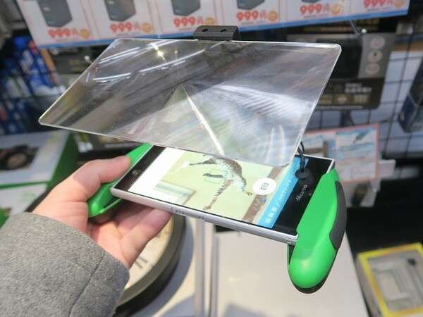 老眼の人が小さいスマホを使うコツ