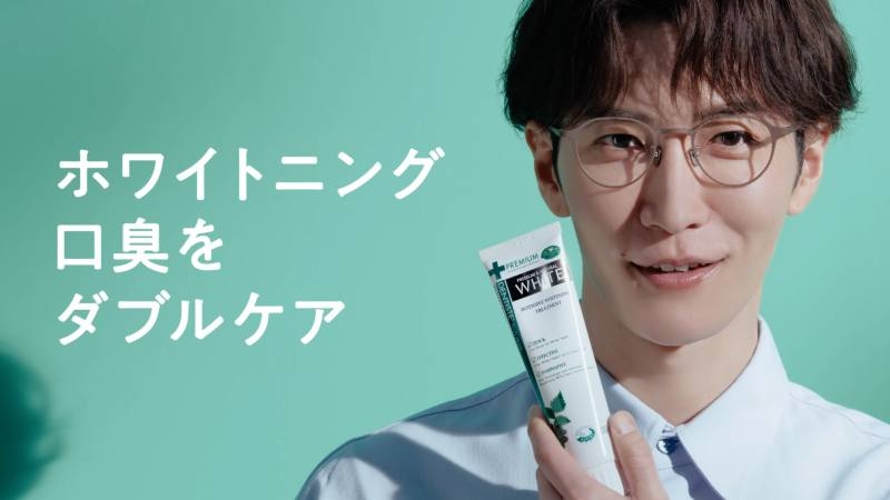眼鏡、サングラスをかけると誰に似ますか?