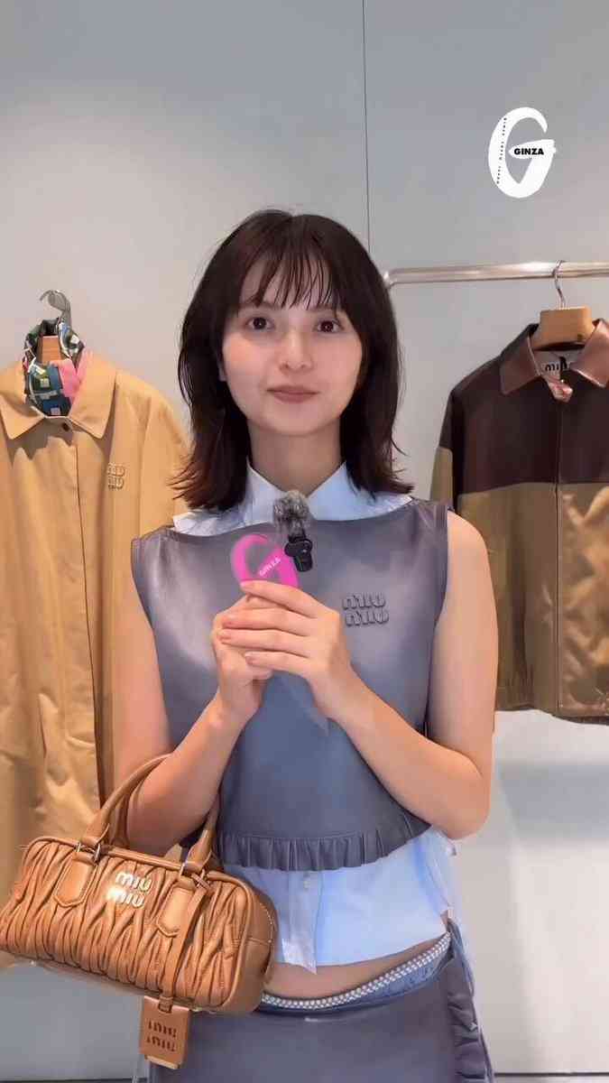 齋藤飛鳥「16万円」の“Miu Miu高級見せパン”着用にSNS衝撃…流行りの“下着見せファッション”に寄せられる困惑