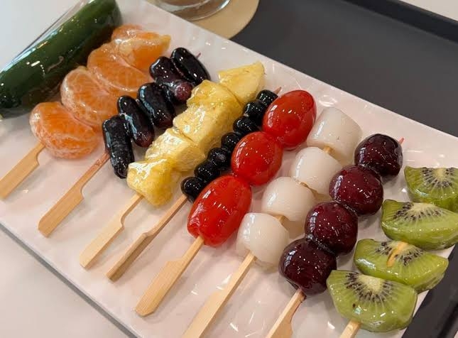 なぜ？縁日の定番「チョコバナナ」が人気…“令和のスイーツ”に進化し専門店続々【THE TIME,】