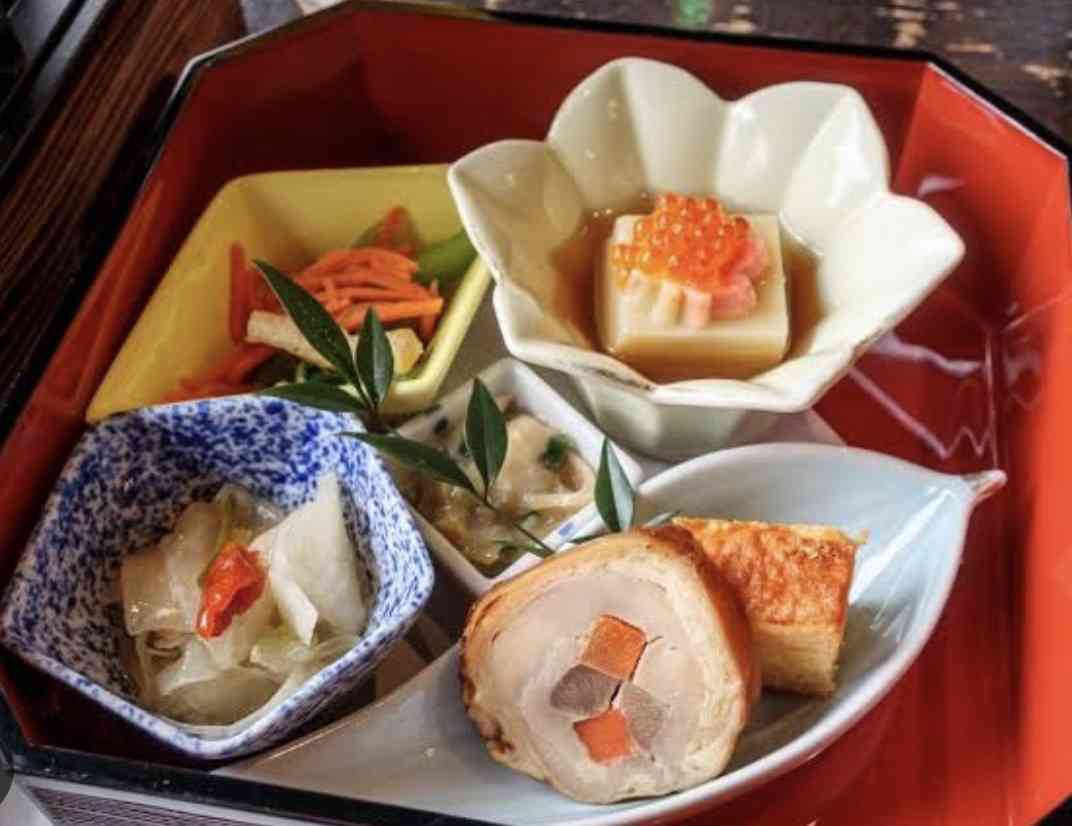 小さな贅沢がたくさん…2026年トレンドグルメ「豆皿定食」ナゼ人気？