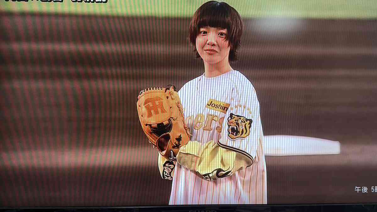 TWICEモモ、あいみょんとの密着プリクラ披露「2人とも目ぱっちりで可愛い」「貴重」と話題
