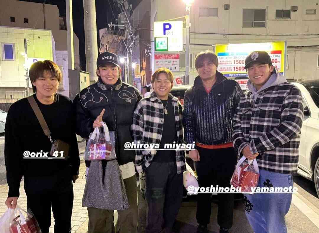 村上宗隆、メジャー単独トップ13号　敵地騒然の豪快3ラン…ジャッジら“置き去り”、年間65HRペース