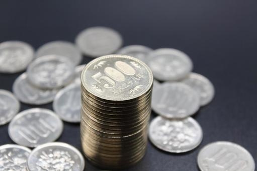 五百円玉貯金してる人〜