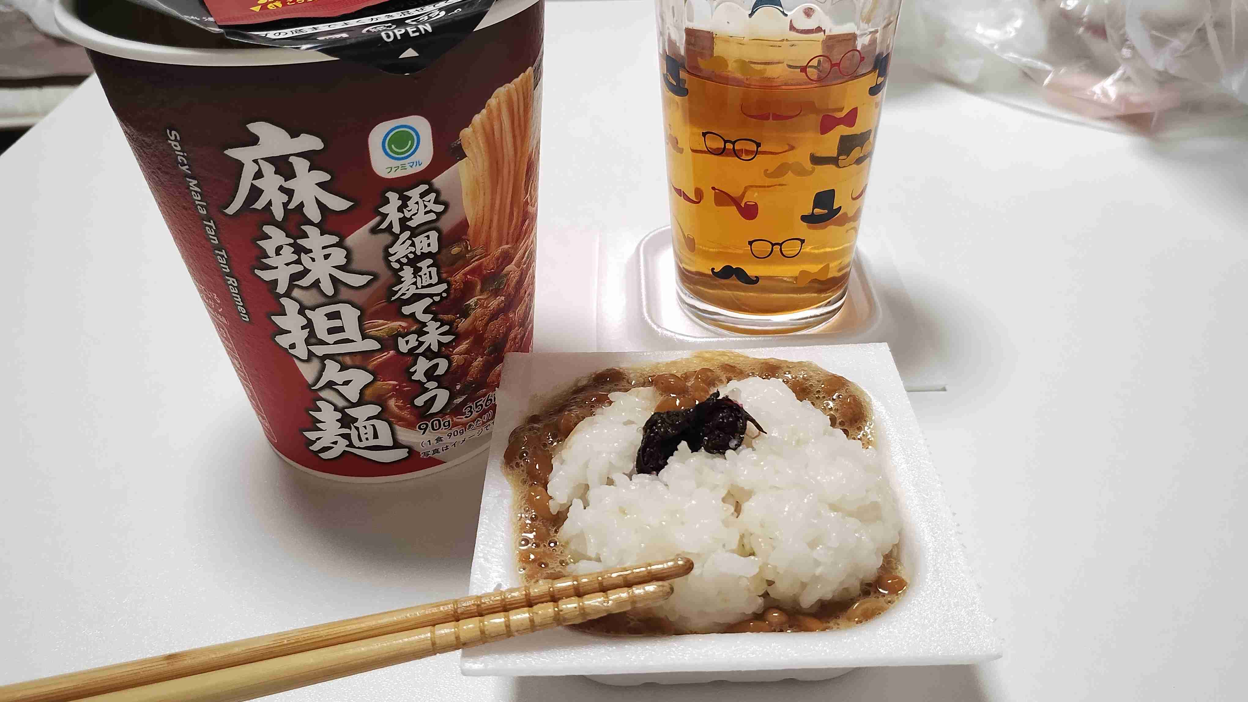 一人暮らしの夕食バカメニューを言い合いたい