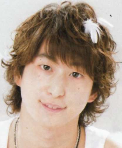 「授業参観のオカンみたい」？　男性アイドルたちの 《ツイードジャケット》 衣装が話題　 「王子さま過ぎる」「PTAかな」 …受け止めさまざま