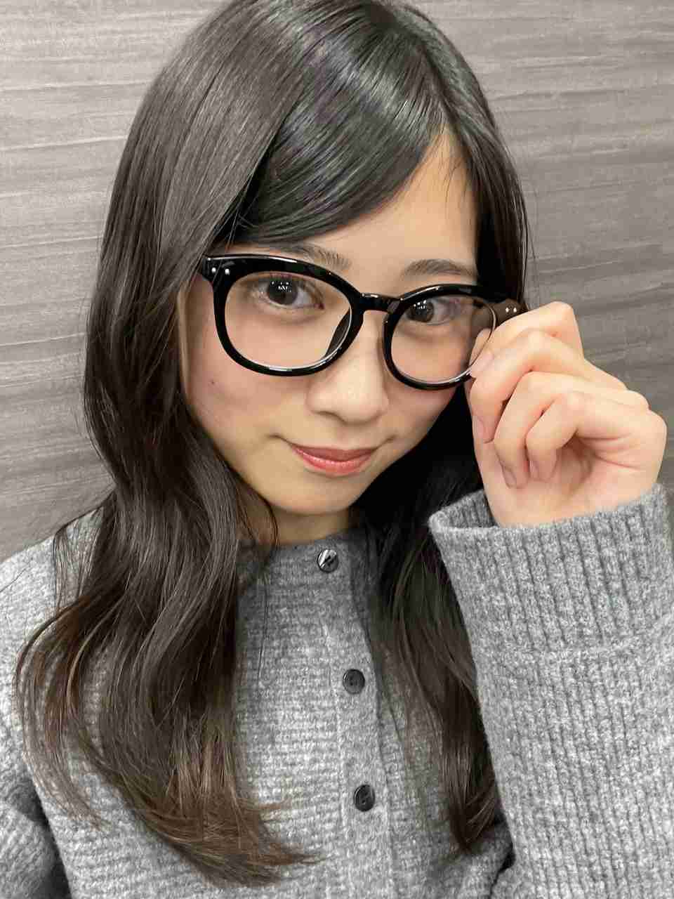 いまZ世代では「不機嫌フェイス」がトレンド!キメ顔セルフィーはもう古い!?
