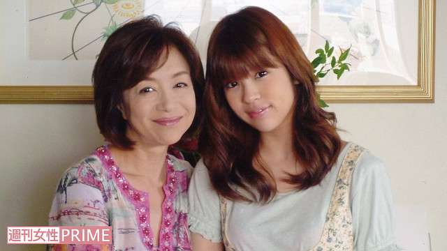 「数千万円の遺産を3年で使い果たし…」　万引きで逮捕後も反省の色が見られない「坂口杏里」　転落のきっかけは人気女優だった母親の急逝だった