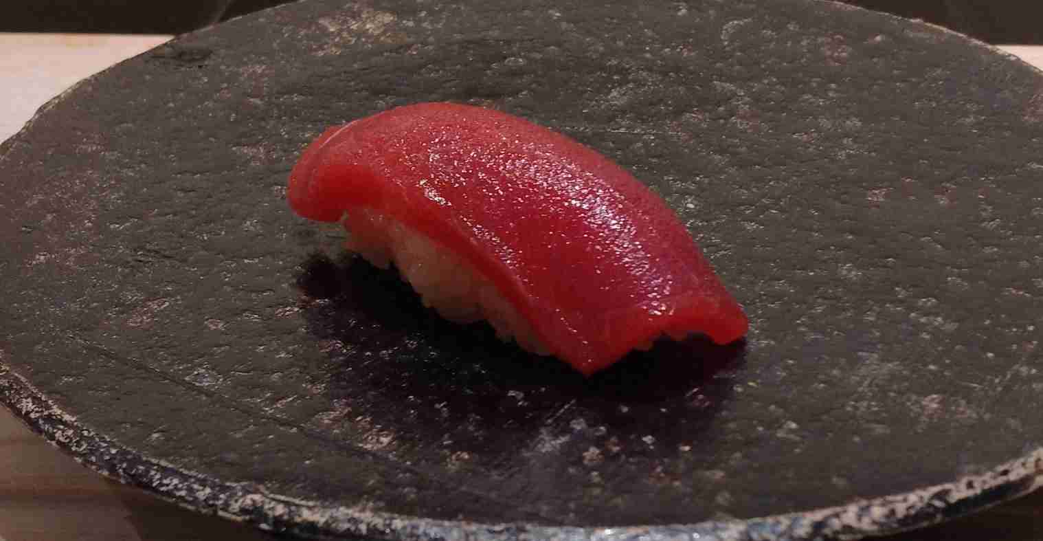 「最後にウニ食べますか？」追加したら一貫7000円…高級寿司店の会計にSNS騒然、弁護士の見解は