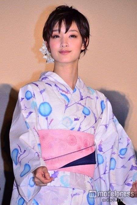 首が長い芸能人