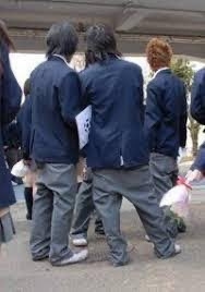 《股の部分がボタンで開く》美人インフルエンサーらが披露する「ボディスーツ」が体型論争に「今夏日本でも流行の兆し」