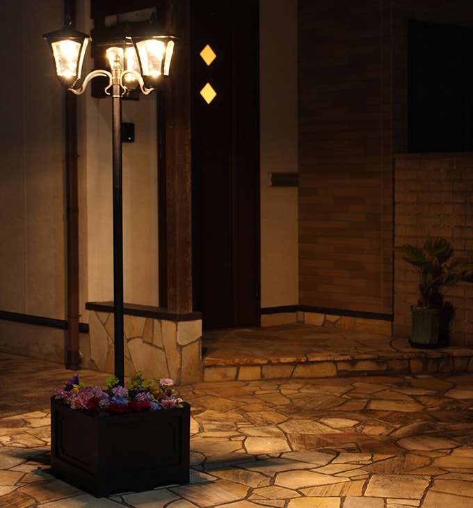 夜、家の外灯はつけていますか