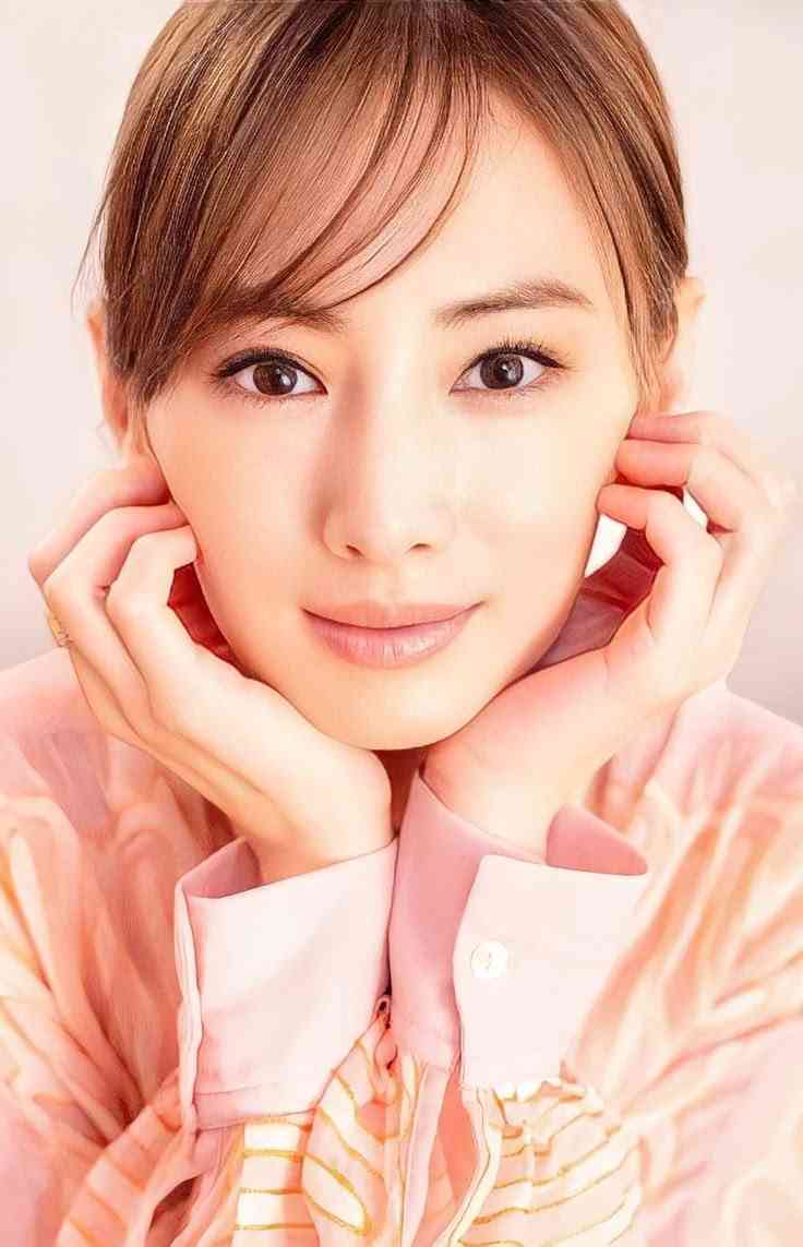 安室奈美恵、佐々木希といった2000年代を代表する美女にはハッキリとないが、今みたいに涙袋があった方が可愛いという価値観はいつ頃から定着したのか