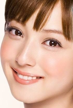 安室奈美恵、佐々木希といった2000年代を代表する美女にはハッキリとないが、今みたいに涙袋があった方が可愛いという価値観はいつ頃から定着したのか