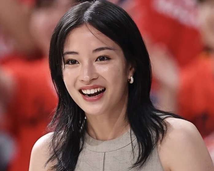 安室奈美恵、佐々木希といった2000年代を代表する美女にはハッキリとないが、今みたいに涙袋があった方が可愛いという価値観はいつ頃から定着したのか