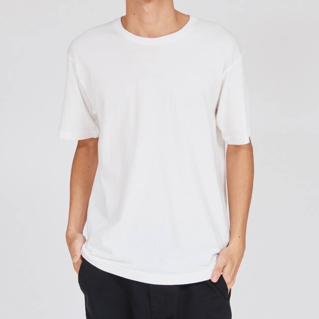 1枚で着られる白Tシャツ
