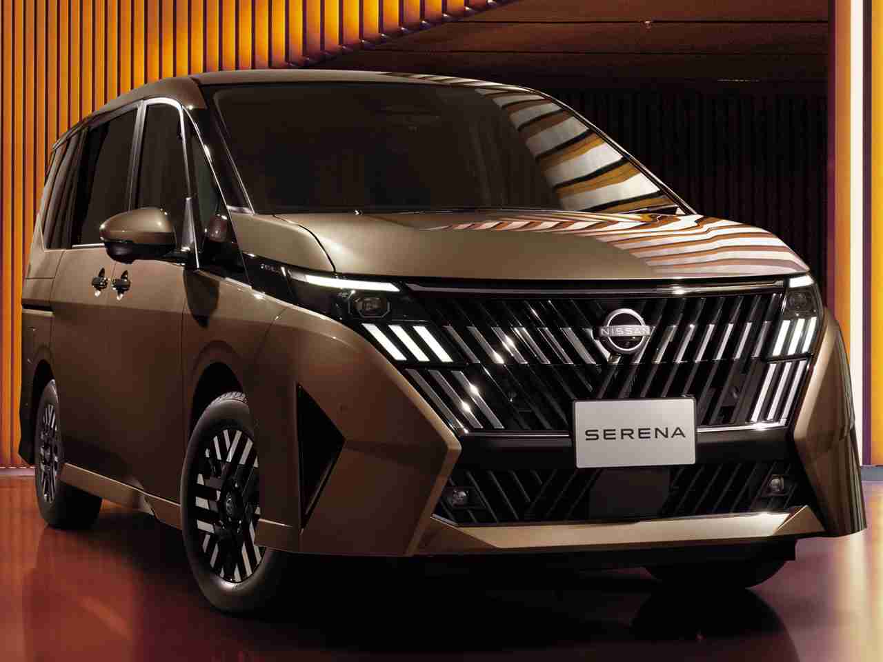 日産、新型「エルグランド」を公開　16年ぶりフルモデルチェンジ　経営再建の行方占う1台