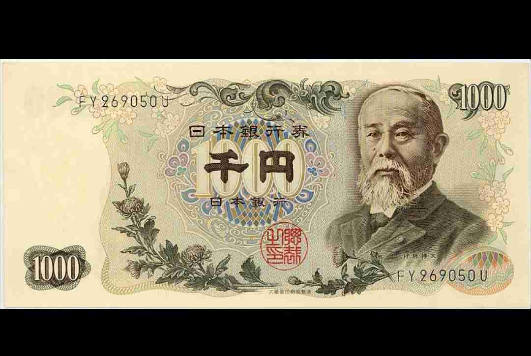 1万円以内で欲しい物買って下さいと言われたら何買う？