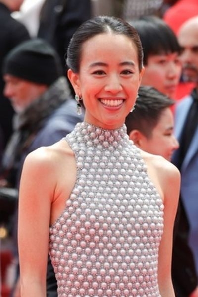 松たか子、カンヌ映画祭のドレス姿が素敵。「オールバック似合いすぎ」「胸元開いたドレスなのに上品でかっこいい」