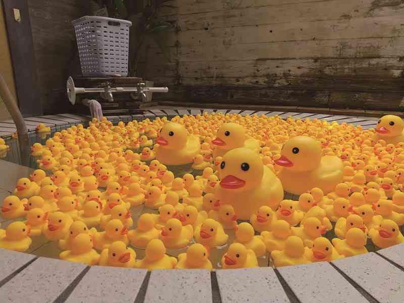 足の伸ばせない浴槽でのリラックス方法