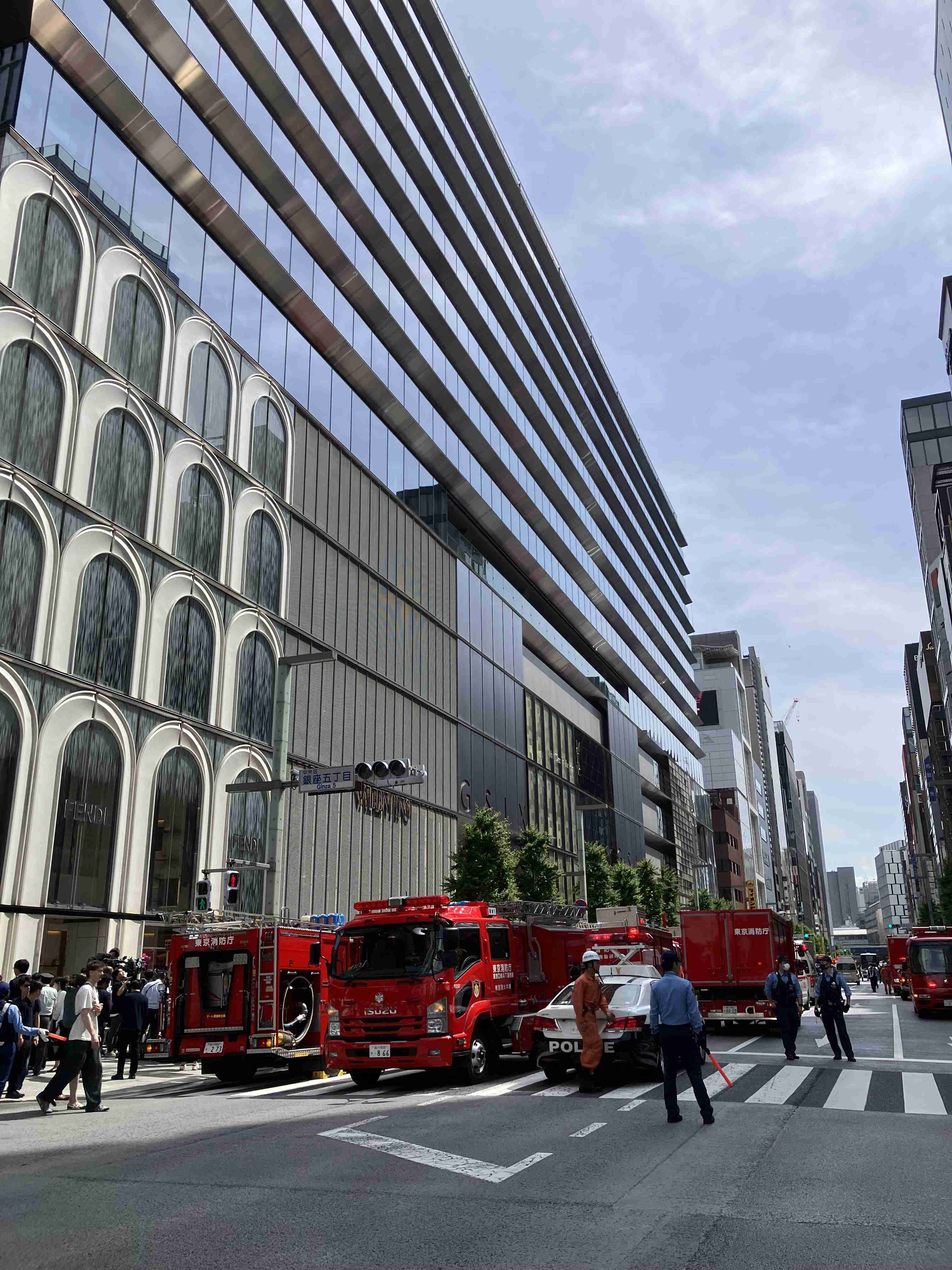 東京・銀座で異臭 体調不良15人 消防車など53台出動