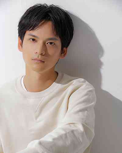 北村匠海、JR東海のCMに“激似イケメン”出没で「え？匠海じゃないの？」ファンも驚愕した“そっくりな横顔”