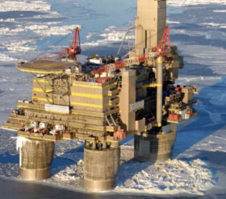 ロシア産原油を載せた制裁タンカーが愛媛沖に到着、まもなく接岸 　太陽石油が受け入れへ