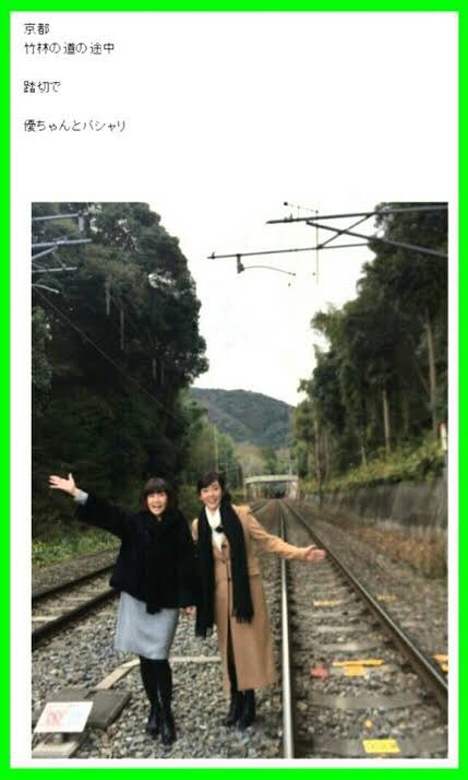 「危ない!」電車が来るのに踏切内にいて... 女性観光客2人組の動画が拡散、江ノ電の見解は