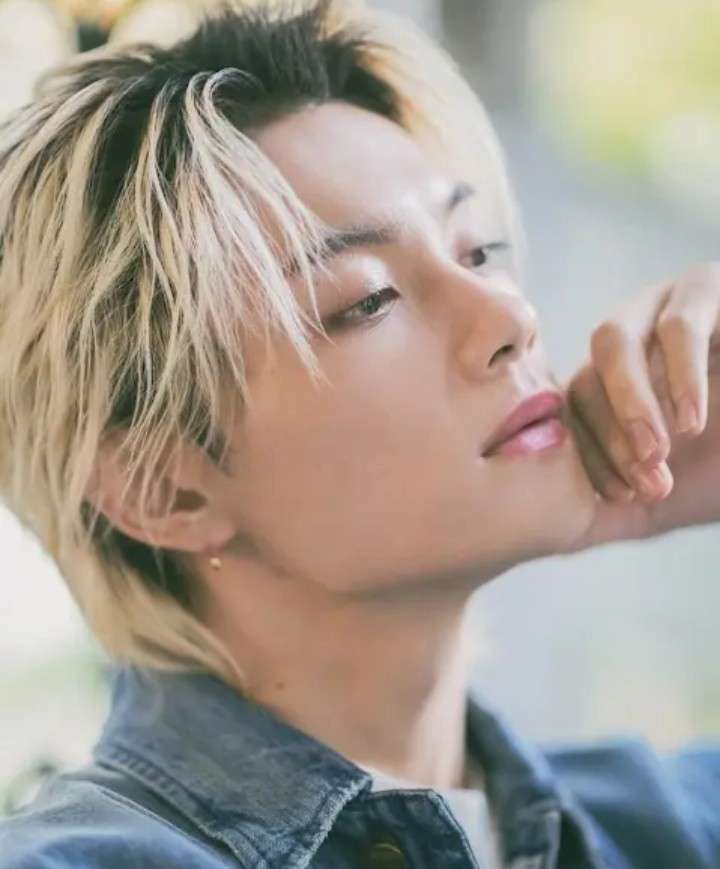 M!LK佐野勇斗が「BAILA」表紙に、付録の「佐野勇斗がいっぱいステッカー」はなんと17枚入り