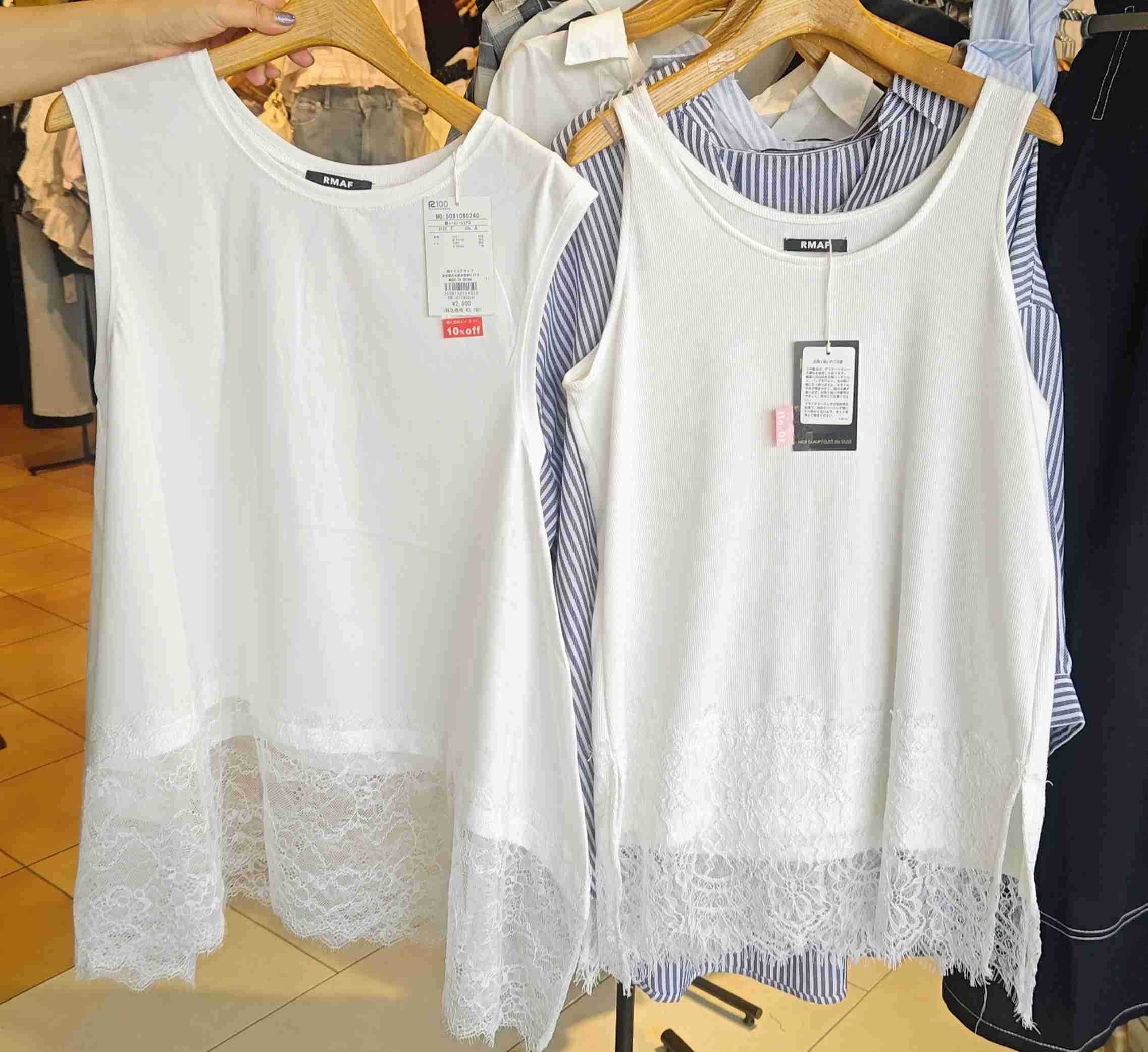 最近のトップス丈が短くないですか?
