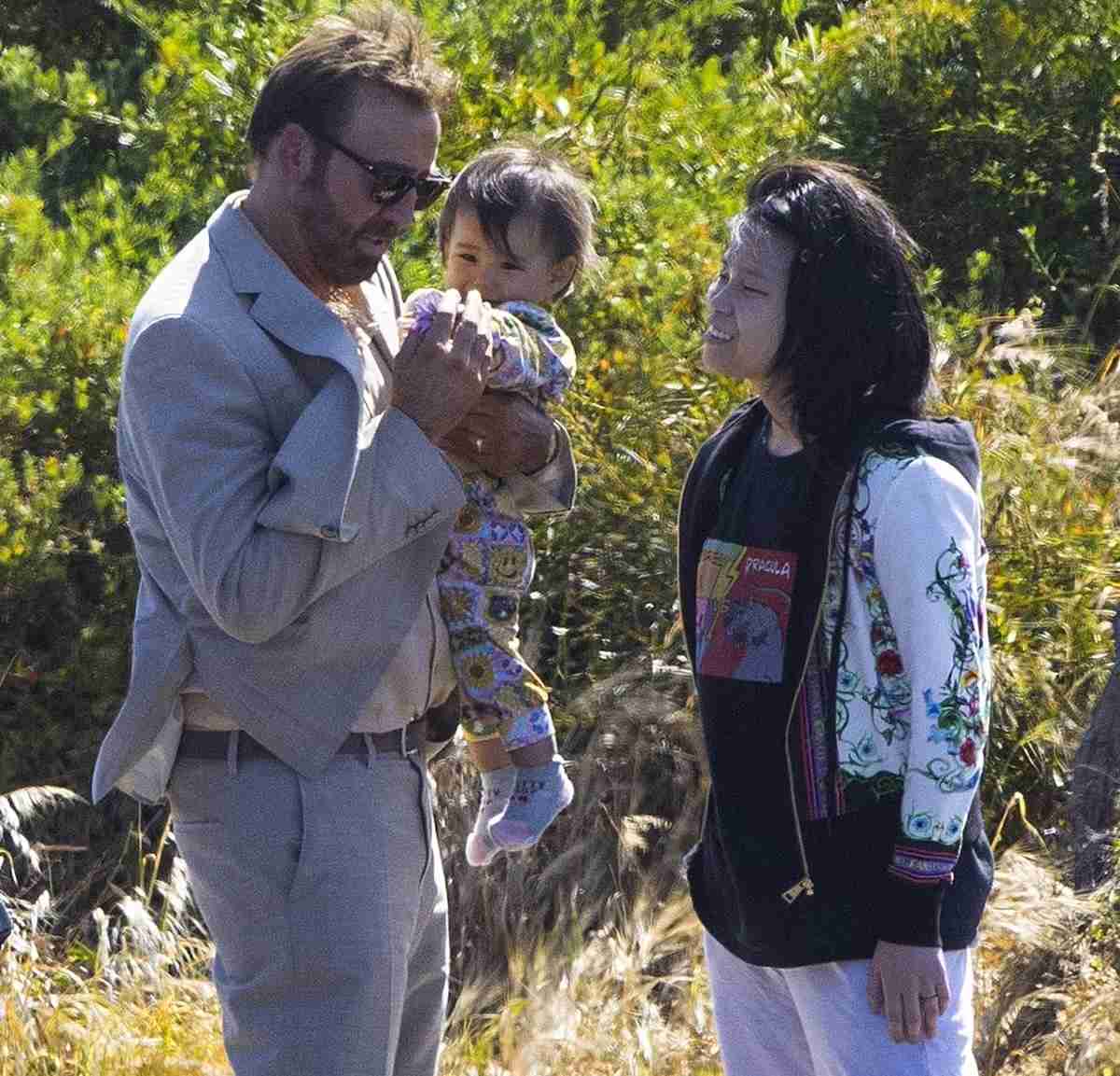 家は世界中に5軒…ニコラス・ケイジと結婚した31歳・俳優、家庭での“家事分担”は「もうゼロ」 規格外の生活環境に共演者から質問相次ぐ