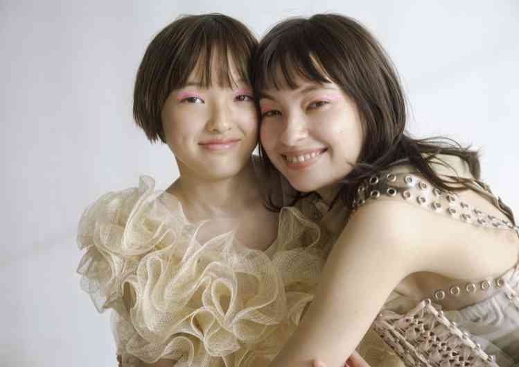松田龍平&モーガン茉愛羅に第2子誕生 小さな“足”の写真を添えて報告「命の尊さを感じています」