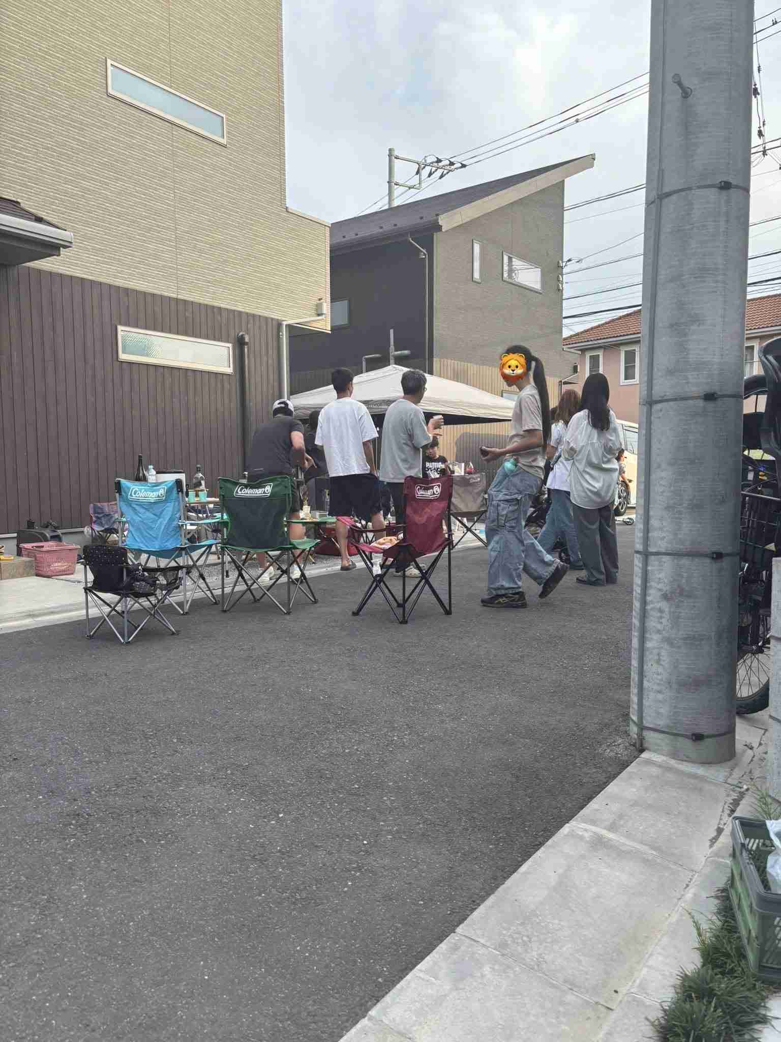 アパートの前で大学生集団がBBQ。あまりに騒がしいので注意したら「あなたに注意される筋合いはありませ～ん」と煽られ…警察に通報した結果／「公道だから自由」は大きな勘違い