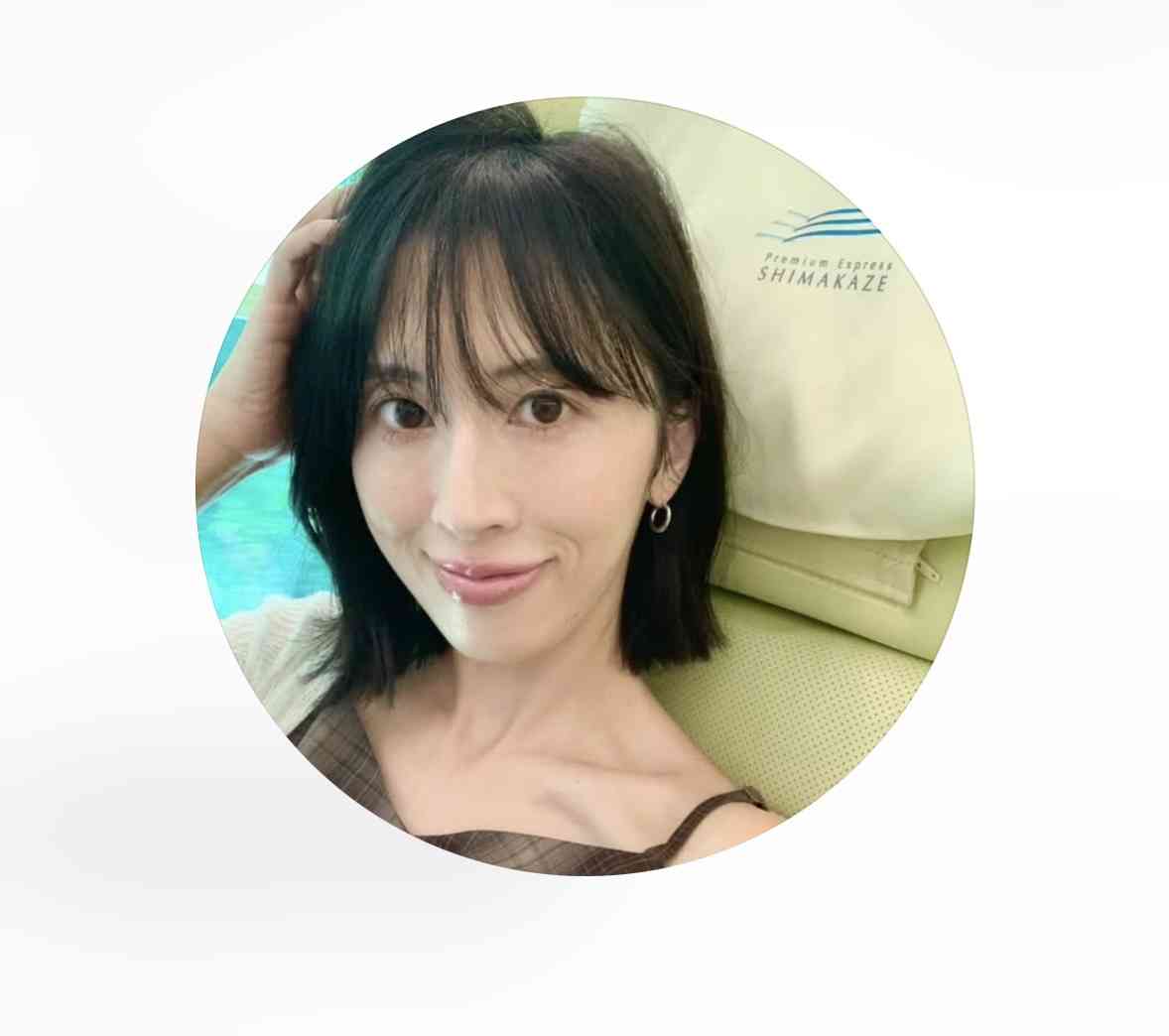 「38歳。この格好はありかなしか」　肩出しコーデにさまざまな声　女性に投稿の真意を聞いた