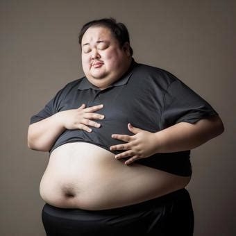 「若く見られたい」40代男性がやりがちな「ズレている若作り」とは。余計に“老け見え”してしまうことも